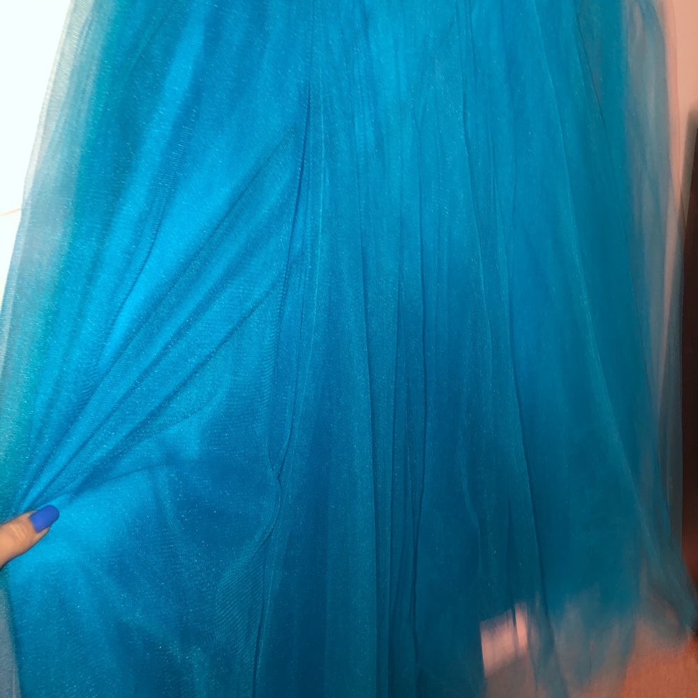Prom dress! - Picture 4 of 5